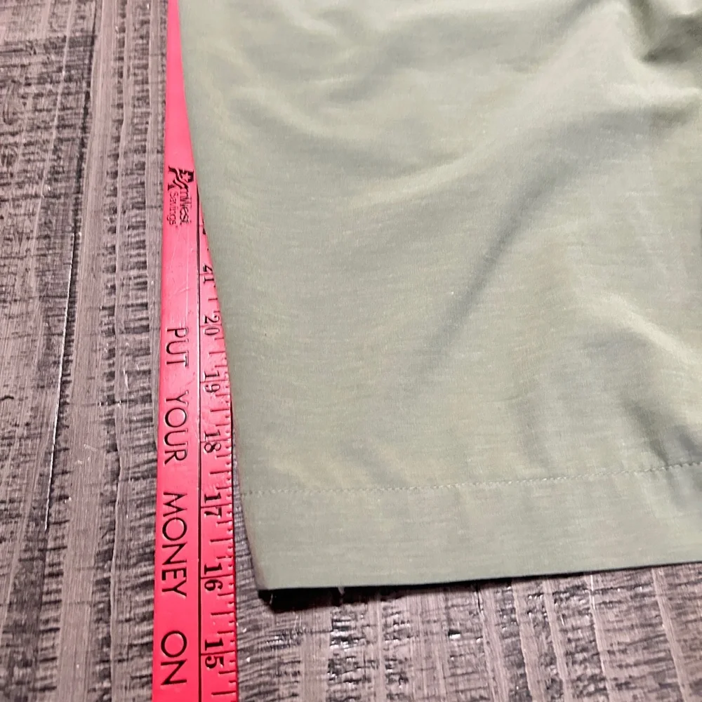 Faherty Men's Light Green Flat Front Shorts